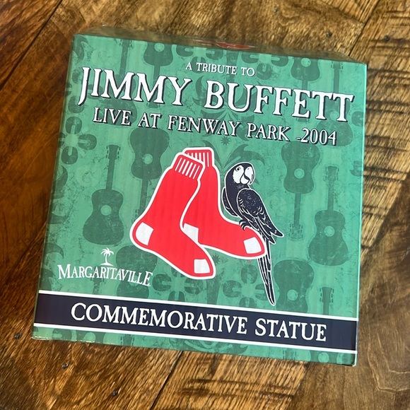 Exclusive item: Jimmy Buffett live at Fenway Park - 2004 Commemorative Statue - Picture 2 of 5